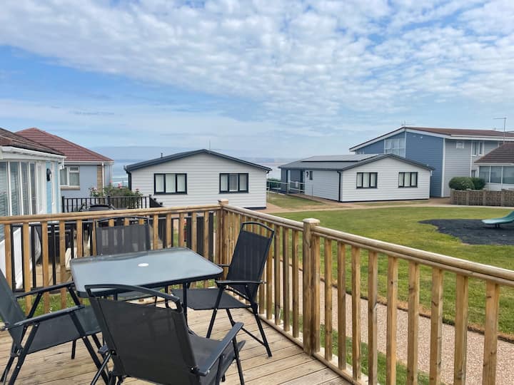 Beach Cottage 11, Ideal For Families By The Sea - Westward Ho!