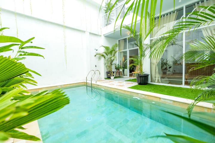 Yellowhouse: Modern Villa W/pool - Central Loc. - Yogyakarta