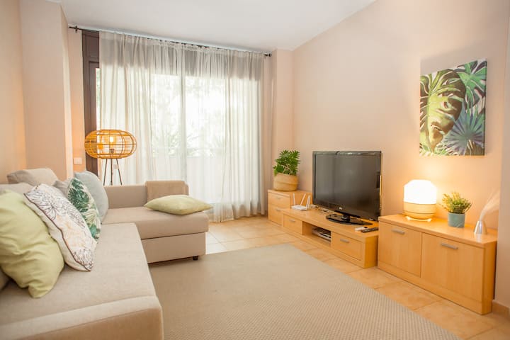 Beautiful Apartment In A Gated Complex With Swimming Pools And Playgrounds. - Lloret de Mar
