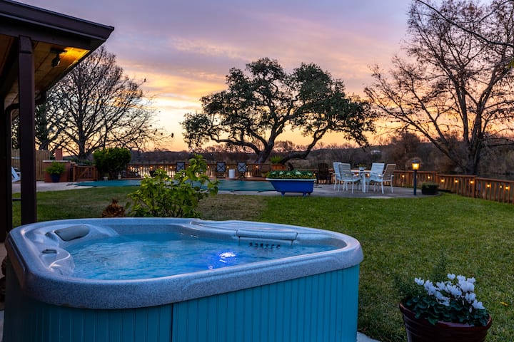 The Perfect Getaway; Pool; Private River Access - Kerrville, TX