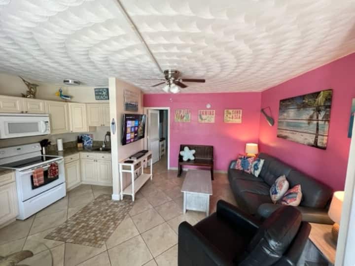 Ubicación, Ubicación, Ubicación: 1 Dormitorio / 1 Baño Con Cocina Completa - Highland Beach, FL