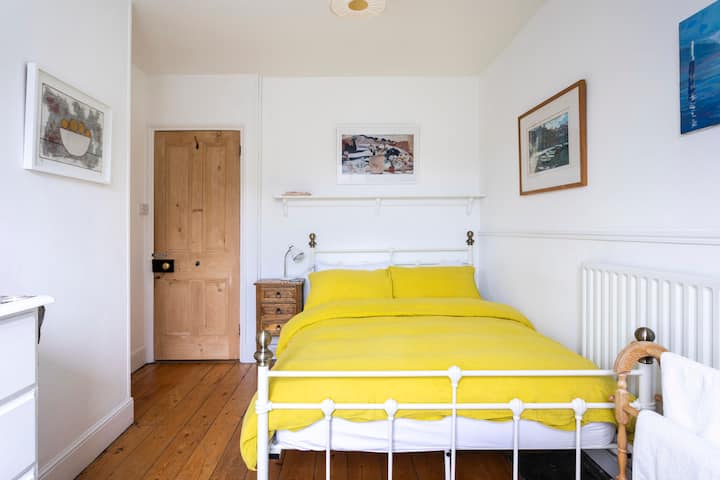 Sunny, Warm And Colourful Cornish House. - Penzance