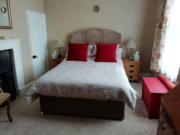 Comfortable Double Room In 19th Century Townhouse - Shropshire