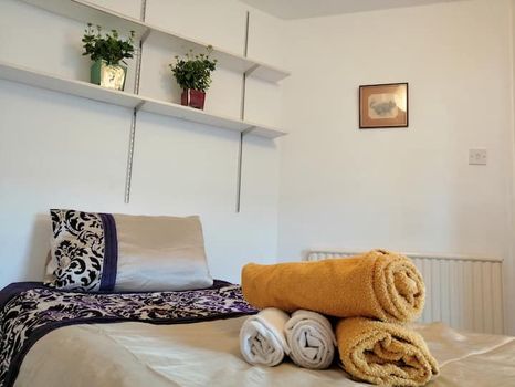 Bicester Vacation rentals & Airbnb cozycozy