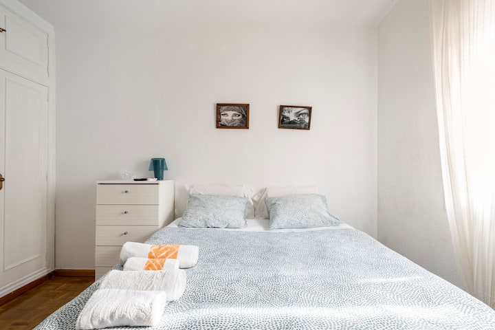 Confortable Double Room/ Comoda Habitacion Doble - Madrid