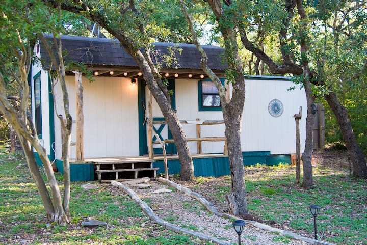 Wimberley Farm Cottage, The Passion Flower - Wimberley, TX