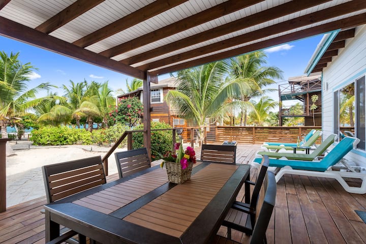 Coconut House: Beachfront/gold Standard Approved! - Placencia
