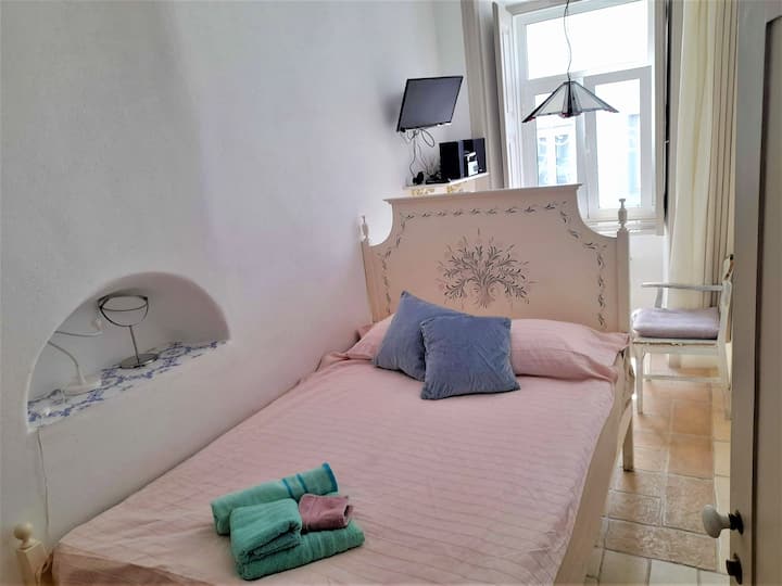 Saleta...romantic Small Double Room, Private Bath - Lagos