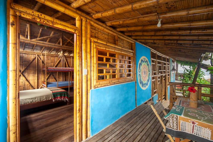 Casa Banana- Family Room - Oceanside - Ecuador