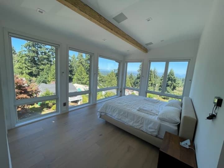 Modern 5 Bedroom  Luxury - Woodinville, WA