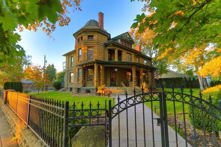 Spectacular Historic Cropp Mansion In Town - Walla Walla, WA