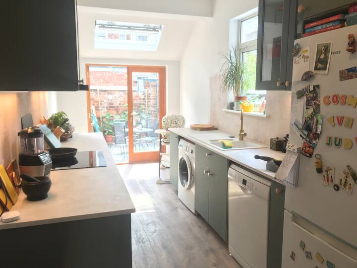 Colourful Home, Perfect For Families - Wilford - Nottingham