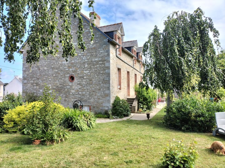 Dans" Villa Bon Repos" Au Bourg De Saint Cast, - Saint-Jacut-de-la-Mer