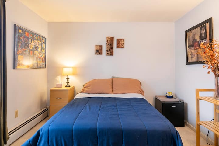 Cozy And Spacious Bedroom - Cranston, RI