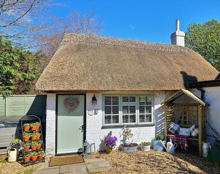 Cosy Little Country Cottage With Luxury Hot Tub - Hampshire