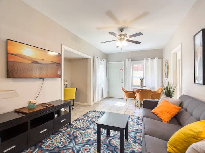 Walk To Downtown, Workstation And Free Parking - Phoenix-Sky-Harbor Airport (PHX)