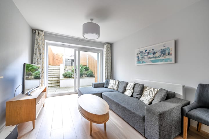 Luxury 3-bed House, Beach 300m, Sleeps 6, Parking - Newquay