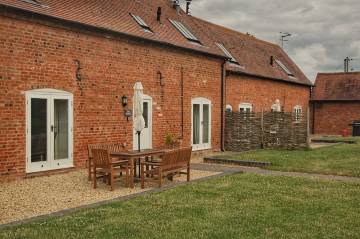 The Owletts Cottage On A Working Farm - Bromsgrove