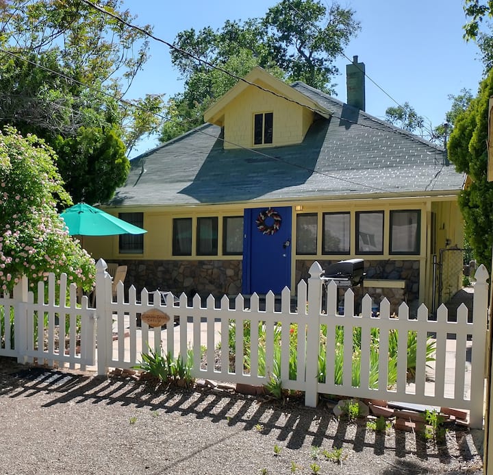 Welcome To Granite Creek Cottage! The Perfect Getaway. 2 Blocks From Square - Prescott, AZ