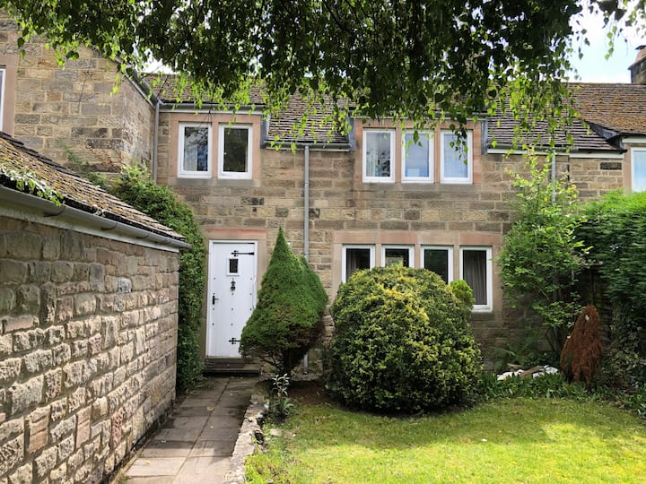 Traditional Peak District Cottage - Bakewell