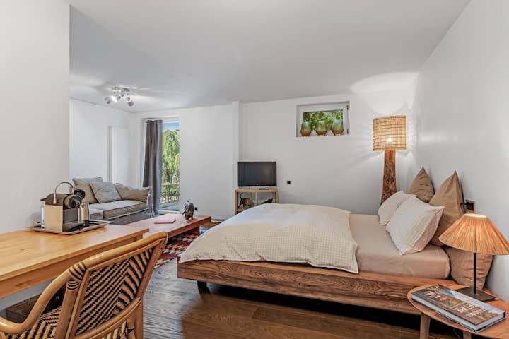 Charming Suite With Spacious Private Bathroom - Canton of Zürich
