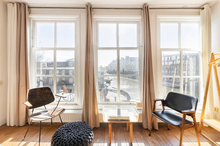 A Room With A View In Amsterdam - Amsterdam Centraal Station