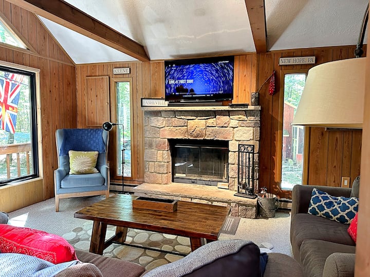 Cozy, Hike & Ski, Fire Pit, Wood Fireplace - Arrowhead Lake, PA