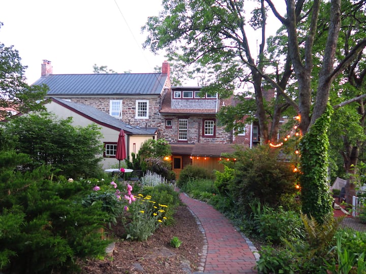 1811 Historic Stone Hill Home: Private Sanctuary - Baltimore, MD