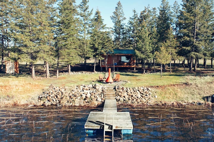 Beautiful Log Cabin On Private Lakefront - Lac la Hache, BC