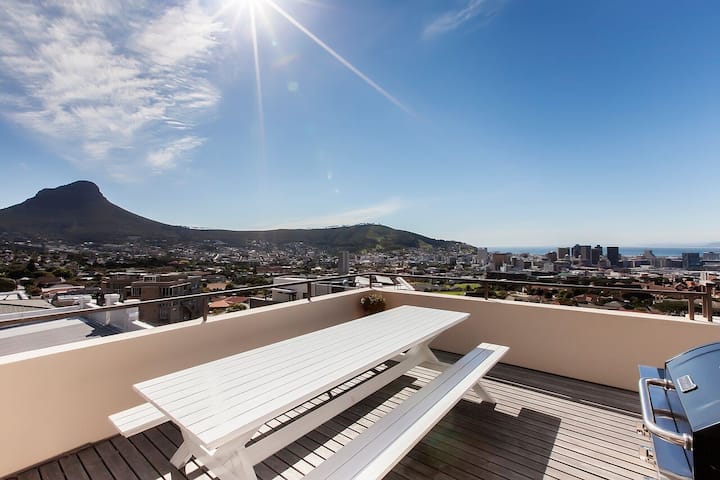Magnificent Rooftop Flat At Foot Of Table Mountain - Claremont