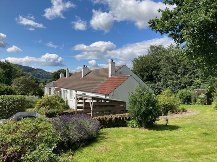 Cosy Ex Farm Workers Cottage - Comrie