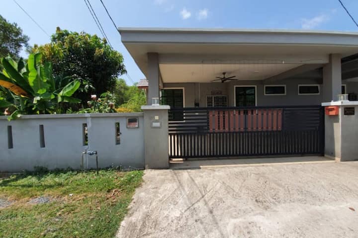 Kerteh Semi-d With 4 Bedrooms (Aircond, Wifi) - Kerteh