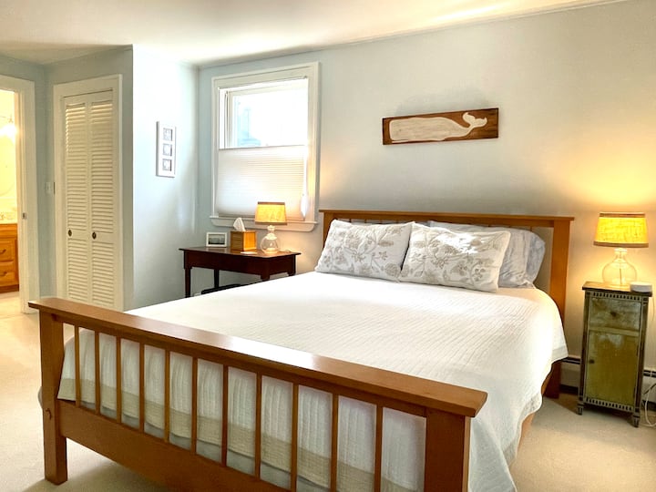 Walk To Everything From Your Suite In Marblehead - Marblehead, MA