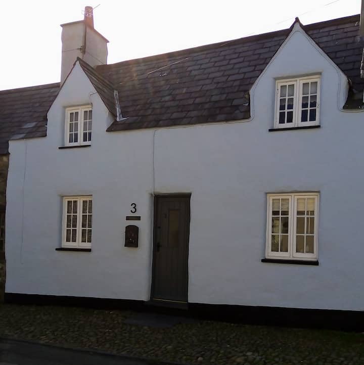 Bwthyn Ellis A Cosy Grade 2 Listed Welsh Cottage . - Beaumaris
