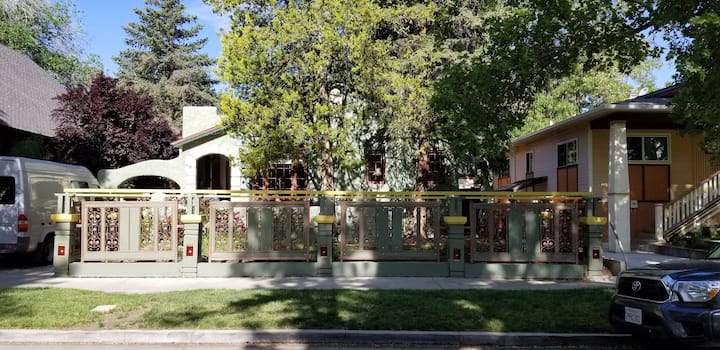 2br Charmer In  Old Southwest Reno - Circus Circus Reno