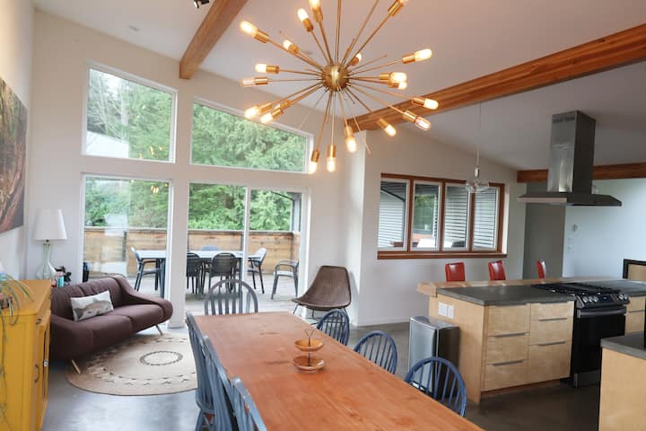 Contemporary Harbour-view Fishing Lodge, Steps From The Dock & Downtown Tofino - Tofino