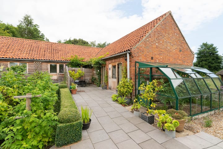 Garden Cottage With Hot Tub-accessible-norfolk - Horning