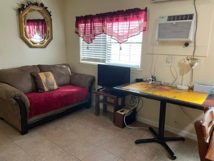 Cozy Private Apartment - Palm Heights - San Antonio