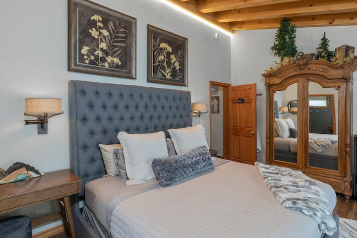 Wildwood Canyon Inn - Pinecrest Room - Telluride, CO