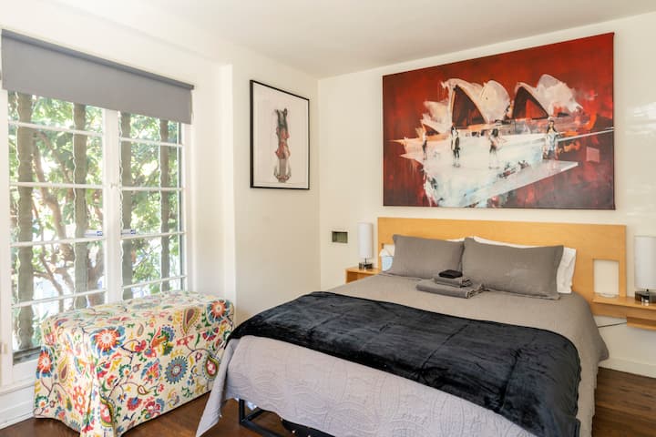 Beautiful West Hollywood Bedroom - West Hollywood