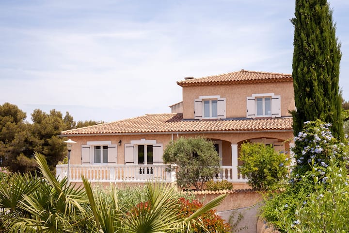 Villa Martigues 140 M2, Swimming Pool, 4 Bedrooms, 8 People, Pond View - Port-de-Bouc