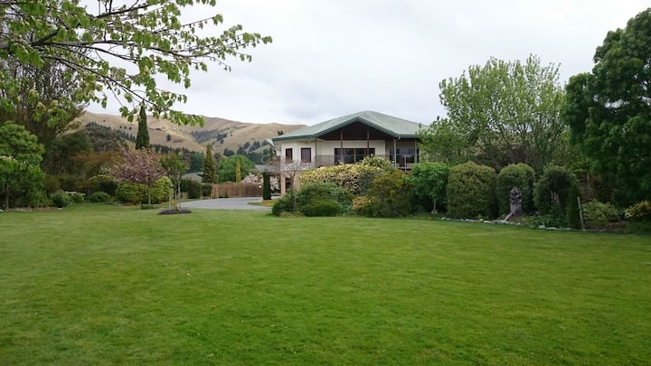 Briwilodge-luxurious-secluded-twin Beds - Ensuite - Blenheim