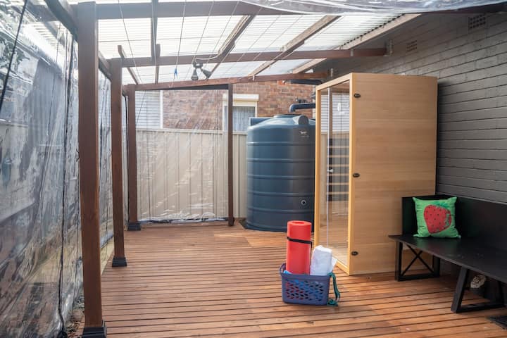 Cozy & Convenient W/ Private Sauna/yard - 臥龍崗
