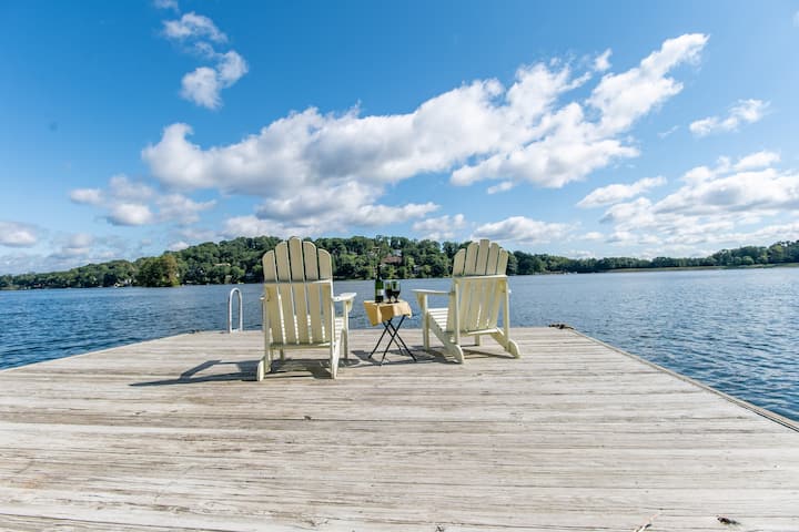 Blue Skies Cottage & Dock On Candlewood Lake - Bethel, CT