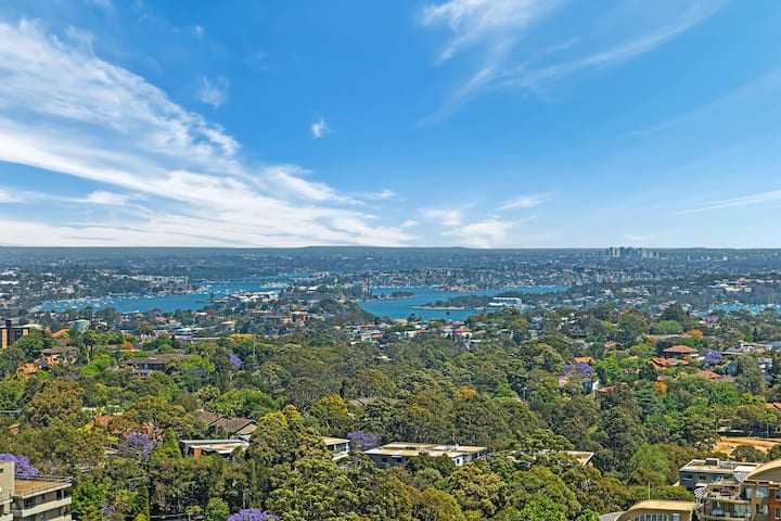 Unique Penthouse Experience With Spectacular View! - Crows Nest