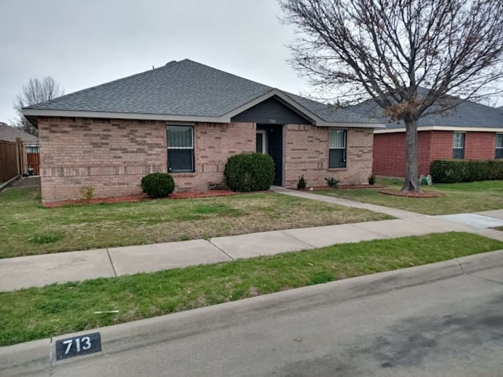 New! Family Home! Lots Of Space! - Lancaster, TX