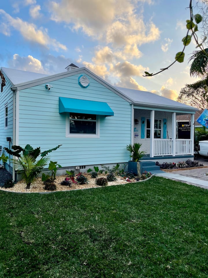Charming Beach Cottage, Gated Oasis, Walk To All. - Delray Beach, FL