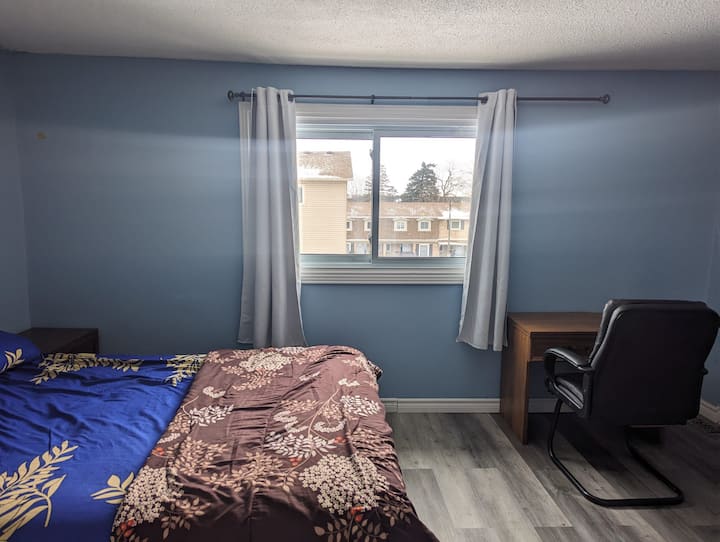 Bedroom With Private Bathroom - Brantford, ON