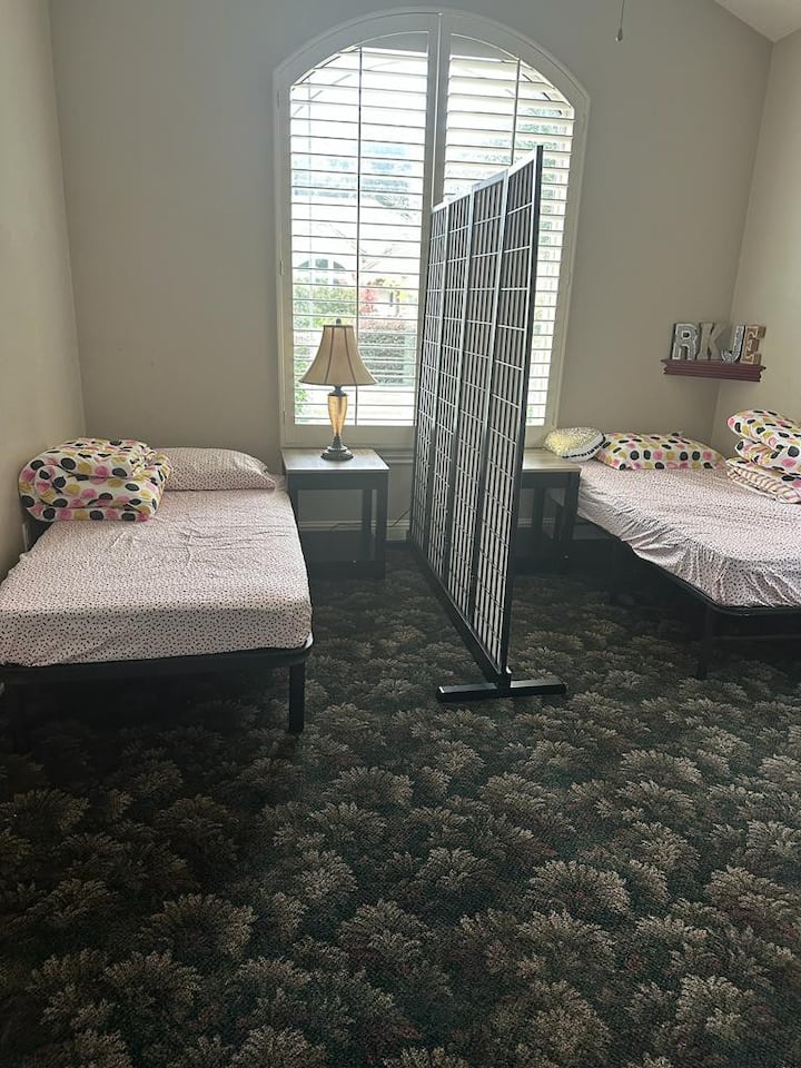 One Room With 2 Beds And Kitchen - Manteca, CA