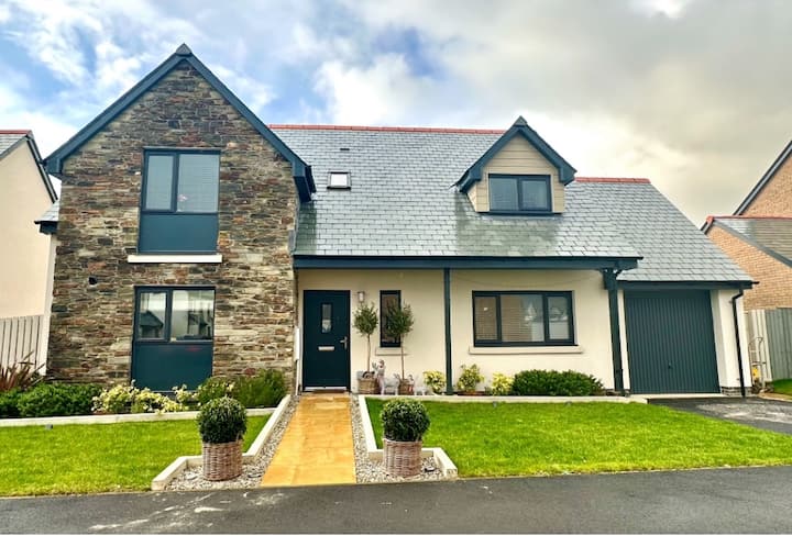 Driftwood - 4 Bed Detached House - Mawgan Porth